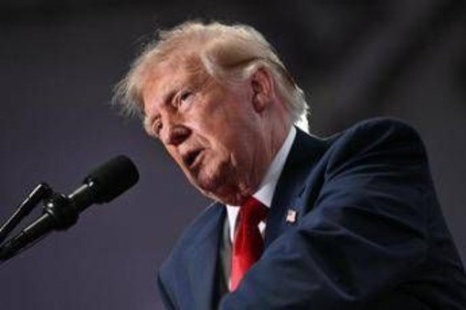 Ucraina, Trump apre a super vertice con Putin e Xi: "E' ora che qualcuno negozi al posto di Zelensky" Ucraina, Trump apre a super vertice con Putin e Xi: "E' ora che qualcuno negozi al posto di Zelensky"
