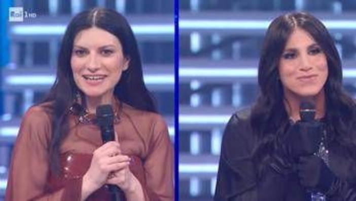 Sanremo 2026, doppia Laura Pausini sul palco: l'imitazione di Vincenzo De Lucia Sanremo 2026, doppia Laura Pausini sul palco: l'imitazione di Vincenzo De Lucia
