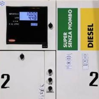 Caro carburanti, Ferragosto salato per chi si sposta in auto: pieno di gasolio costa oltre 22 euro in più rispetto all'anno scorso﻿