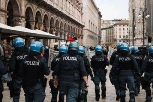 Cortei e manifestazioni, Viminale rafforza i controlli rafforzati: "Violenti saranno isolati" Cortei e manifestazioni, Viminale rafforza i controlli rafforzati: "Violenti saranno isolati"