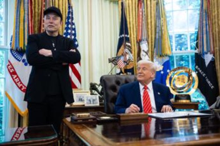 Stati Uniti, Musk aiuta Trump? Budget milionario per le elezioni di midterm Stati Uniti, Musk aiuta Trump? Budget milionario per le elezioni di midterm