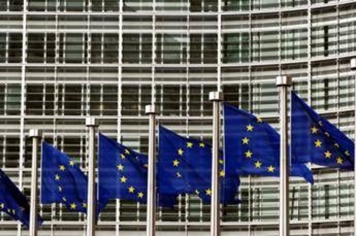 Caro energia, mediazione dei leader Ue dopo lunga trattativa: "Preservare Ets tutelando competitività"