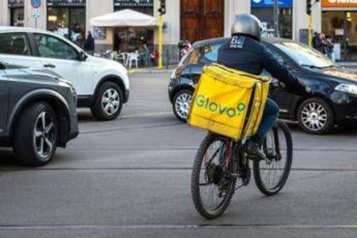 Rider sfruttati, procura Milano dispone controllo giudiziario per Glovo Foodinho