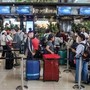 Indonesia, italiano bloccato per stop voli: "Chiusi in albergo con 2 bambine, non sappiamo cosa fare"