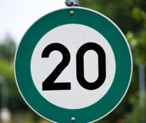 I segnali stradali verdi 'debuttano' nel Regno Unito, cosa significano i 'green signs' I segnali stradali verdi 'debuttano' nel Regno Unito, cosa significano i 'green signs'