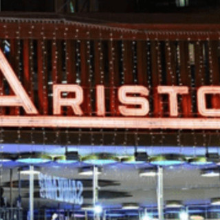 Sanremo, un sogno per pochi: quasi mille euro per un’esperienza 'mordi e fuggi' Sanremo, un sogno per pochi: quasi mille euro per un’esperienza 'mordi e fuggi'