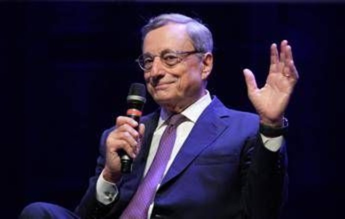 Ue, Draghi: "Sotto attacco principi su cui si fonda, futuro deve essere federalismo" Ue, Draghi: "Sotto attacco principi su cui si fonda, futuro deve essere federalismo"