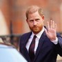Principe Harry torna a casa nel giorno che ricorda la regina Elisabetta II