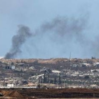 Gaza, Mezzaluna Rossa: &quot;Raid contro nostra sede, un morto e feriti&quot;