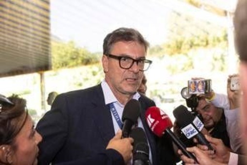 Giorgetti: "Ipotesi flat tax per gli stipendi dei giovani. Pensione a 64 anni? Bisogna garantire equilibrio conti"