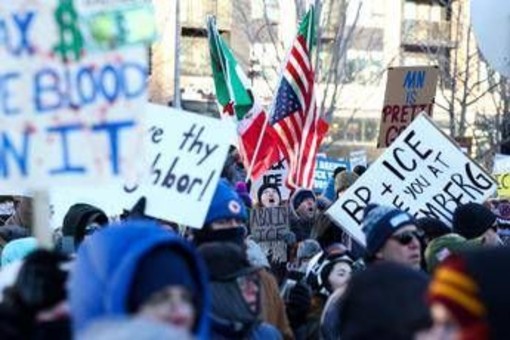Manifestazioni anti-Ice a Minneapolis e nel resto degli Usa, migliaia in protesta Manifestazioni anti-Ice a Minneapolis e nel resto degli Usa, migliaia in protesta