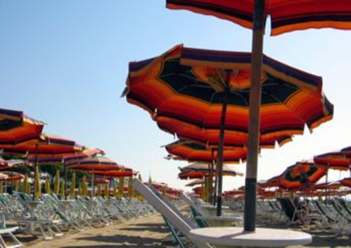 Borsa frigo in spiaggia? Il divieto di introdurre cibo è illegittimo Borsa frigo in spiaggia? Il divieto di introdurre cibo è illegittimo