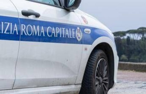 Follia nella notte in un campo rom di Roma, baracche a fuoco dopo una lite tra famiglie