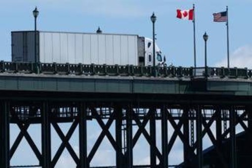 Trump sospende dazi del 50% al Canada: "Presto un accordo" Trump sospende dazi del 50% al Canada: "Presto un accordo"