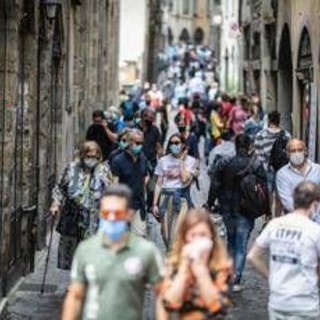 Covid, di nuovo mascherine, isolamento e vaccini? Cosa ha detto l'Ecdc