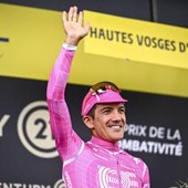 Tour de France, Carapaz vince la 18/a tappa e Pogacar sempre in maglia gialla