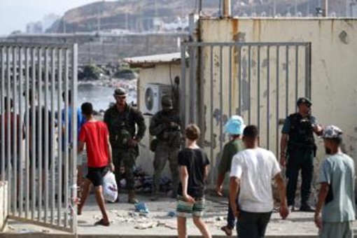Ceuta, ancora 5mila migranti in città: "Emergenza non è finita"