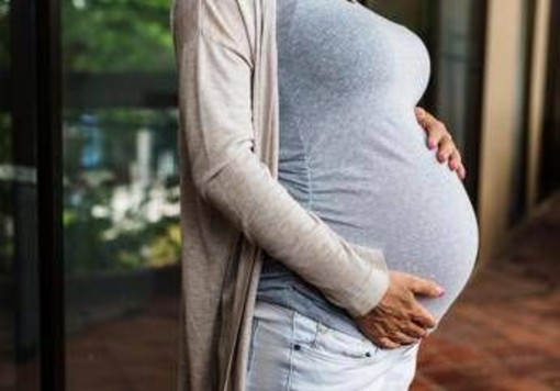 Roma, finge due gravidanze per tornare con l'ex: condannata per stalking