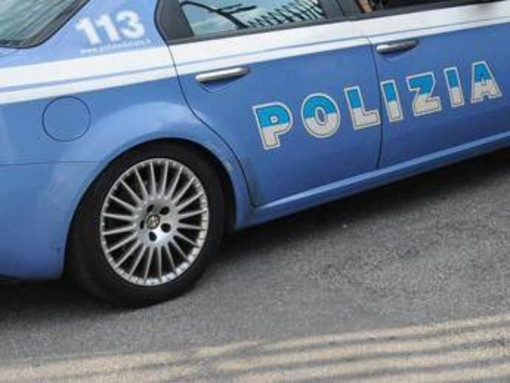 Roma, entra in un bar e spara colpi di pistola: tre feriti