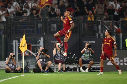 Tre volte Dybala-Malen, poi Pisilli: la Roma piega la Fiorentina
