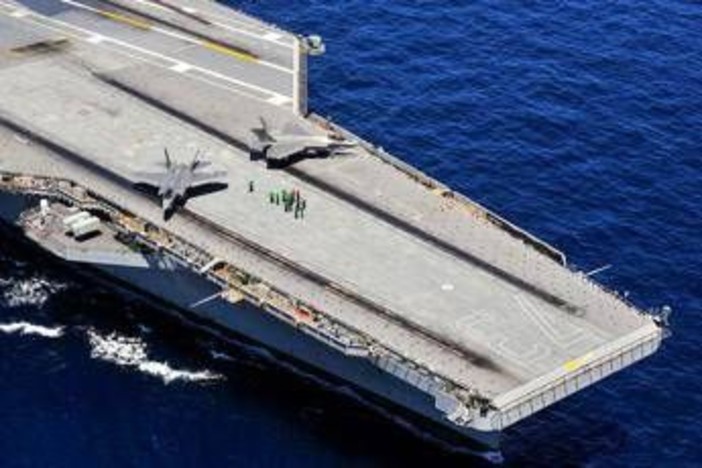 Portaerei Lincoln, Hegseth nega condizioni difficili. La Uss Washington presto in Medio Oriente per sostituirla