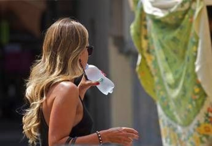 Caldo anomalo in Italia con picchi fino a 35°C, fiammata africana fino a fine maggio Caldo anomalo in Italia con picchi fino a 35°C, fiammata africana fino a fine maggio