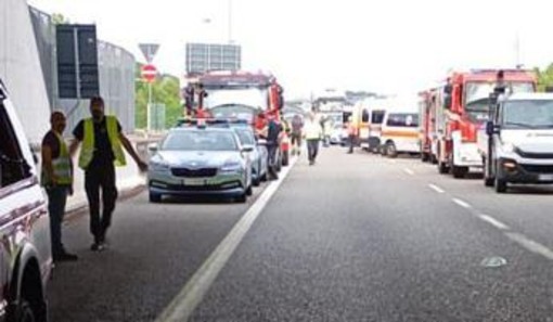 Scontro tra auto, pullman e camper nel Reatino: 5 morti e 5 feriti Scontro tra auto, pullman e camper nel Reatino: 5 morti e 5 feriti