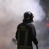 Roma, incendio a Tor di Valle: chiuso tratto della via del Mare verso Ostia. Deviazioni e lunghe code Roma, incendio a Tor di Valle: chiuso tratto della via del Mare verso Ostia. Deviazioni e lunghe code