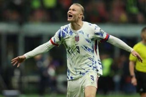 Esposito segna, Adani urla: &quot;Adesso, Erling, lo conosci?&quot;. Ma Haaland fa doppietta