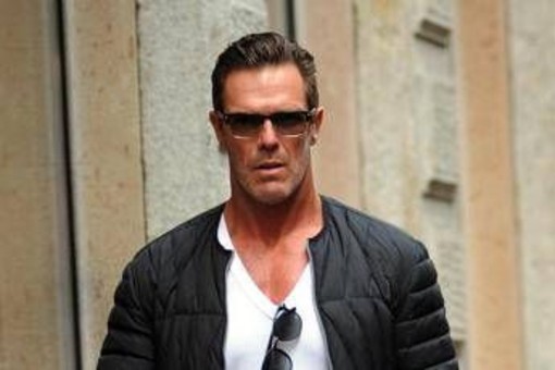 Cipollini inaugura pista ciclabile in Puglia. Ma scoppia la polemica
