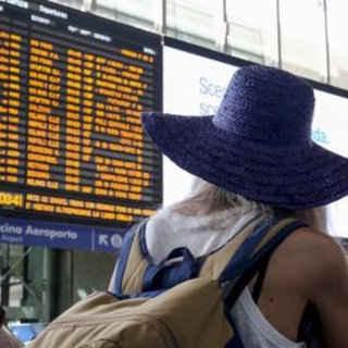Treni, rallentata tratta Napoli-Roma: linea danneggata e ritardi Treni, rallentata tratta Napoli-Roma: linea danneggata e ritardi
