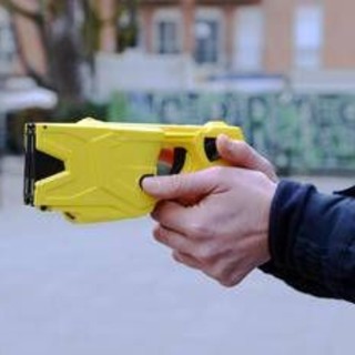 Pescara, 30enne muore dopo essere stato colpito con il taser