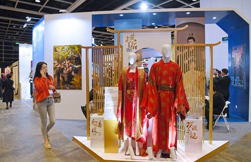 I turisti diventano attori di fiction nella “Hollywood cinese” di Hengdian I turisti diventano attori di fiction nella “Hollywood cinese” di Hengdian