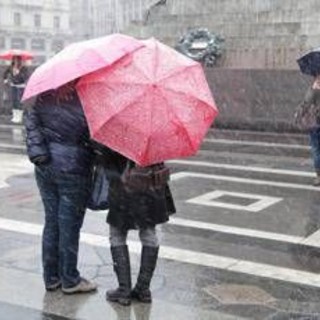 Meteo, weekend di freddo e maltempo: crollano le temperature, temporali e neve a 1.000 metri Meteo, weekend di freddo e maltempo: crollano le temperature, temporali e neve a 1.000 metri