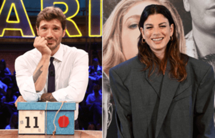 Stefano De Martino 'canta' Emma ad Affari Tuoi: la reazione della cantante