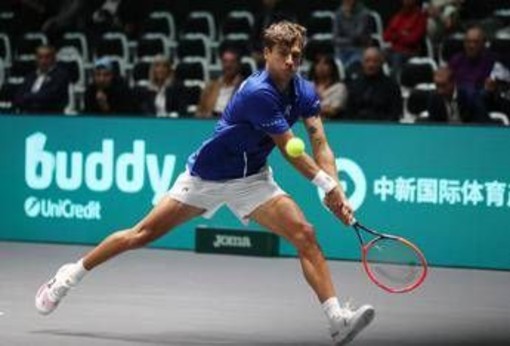 Cobolli colpisce nastro e impreca, Munar lo riprende: tensione in finale di Coppa Davis Cobolli colpisce nastro e impreca, Munar lo riprende: tensione in finale di Coppa Davis