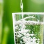 Acqua somministrata in bar e ristoranti, irregolare oltre un locale su due: i controlli dei Nas