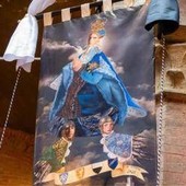 Palio di Siena 16 agosto, il Drappellone fa discutere: polemiche sul volto della Madonna 'androgina'