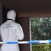 Bitonto, cadavere di un uomo abbandonato sulla rampa d'accesso del pronto soccorso Bitonto, cadavere di un uomo abbandonato sulla rampa d'accesso del pronto soccorso