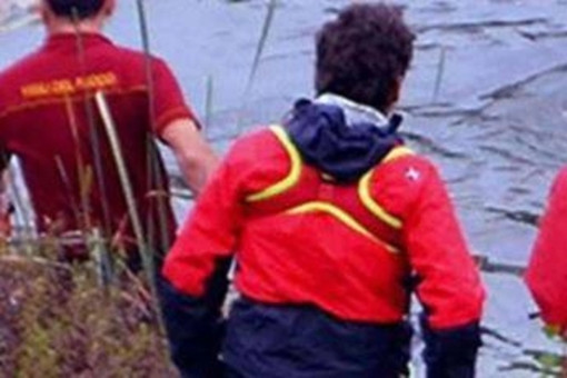 Milano, 17enne si tuffa nell'Adda e non riemerge: dopo il fango riprendono ricerche
