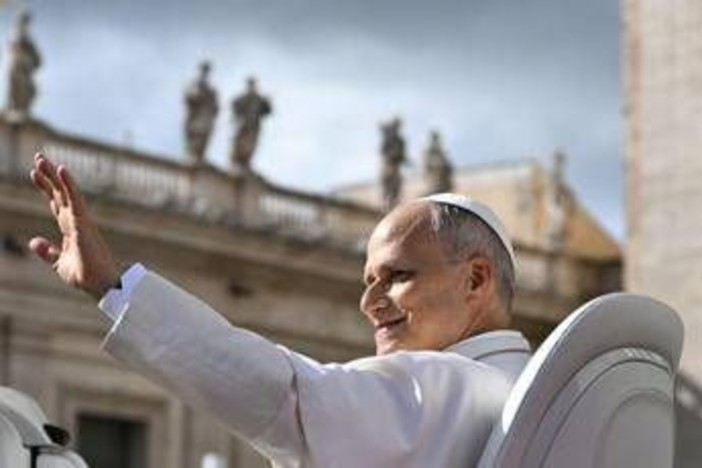 Papa Leone XIV in auto scoperta prima dell’udienza generale: "Grazie a tutti per il sostegno"