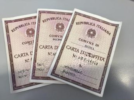 Carta d'identità cartacea, da oggi stop per l'espatrio: cosa cambia e chi deve fare la Cie Carta d'identità cartacea, da oggi stop per l'espatrio: cosa cambia e chi deve fare la Cie