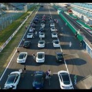 Automobilismo, oltre 100 Tesla a Monza in griglia di partenza per il primo Light Show su circuito F1