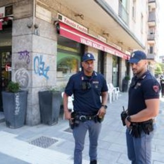 Milano, 55enne accoltellato fuori da un bar. L'aggressore: "Divertente, appena esco lo rifaccio"