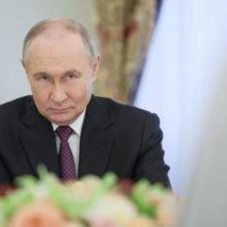 Ucraina, Putin elogia Trump: &quot;È coraggioso, cerca davvero di risolvere il conflitto con Kiev&quot;