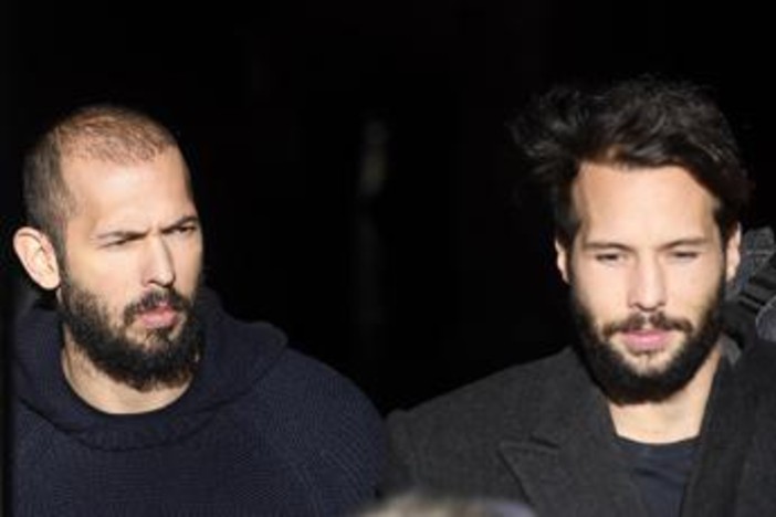 L'influencer della 'manosfera' Andrew Tate e il fratello Tristan arrestati a Miami L'influencer della 'manosfera' Andrew Tate e il fratello Tristan arrestati a Miami