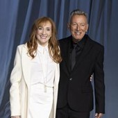 Bruce Springsteen, tumore della moglie Patti Scialfa in remissione: "La ricerca non è politica ma speranza" Bruce Springsteen, tumore della moglie Patti Scialfa in remissione: "La ricerca non è politica ma speranza"