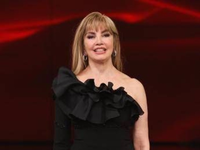 Ballando con le stelle, stasera 8 novembre: Monica Guerritore ballerina per una notte Ballando con le stelle, stasera 8 novembre: Monica Guerritore ballerina per una notte