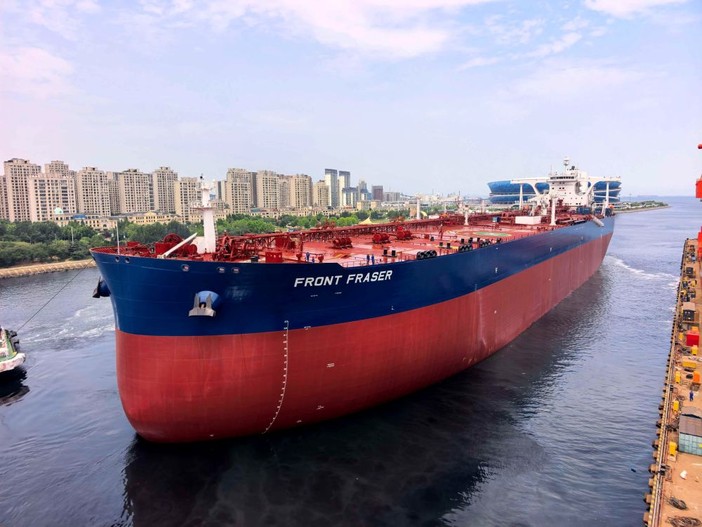 Cina, realizzata una superpetroliera da 300.000 tonnellate Cina, realizzata una superpetroliera da 300.000 tonnellate