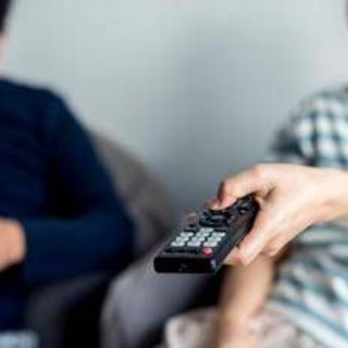 Ascolti tv, 'La Notte nel cuore' vince la prima serata e 'Sanremo Giovani' debutta con il 6%